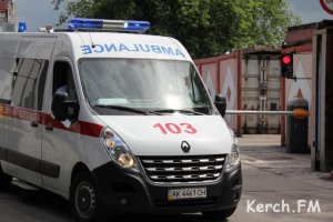 Новости » Криминал и ЧП: В Керчи МЧС спасало машину скорой помощи