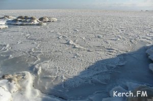 Новости » Ты репортер: Керченский пролив продолжает замерзать (фото)