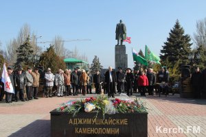 Новости » Общество: В центре Керчи прошел торжественный митинг