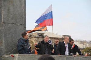 Новости » Криминал и ЧП » Общество » Политика: На митинге в Керчи призвали к отсоединению Крыма