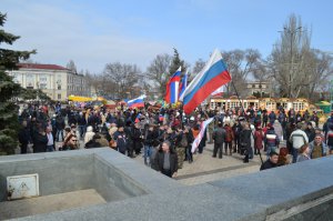 Новости » Общество: Коммунисты на митинге не покушались на флаг Украины - их «подставили»