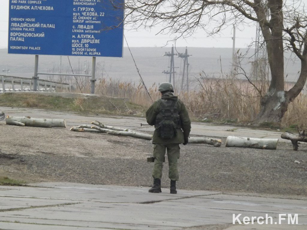 Через Керченскую переправу в Крым въезжают российские военные машины  (видео) » Керчь.ФМ - вся правда о Керчи, новости Керчи