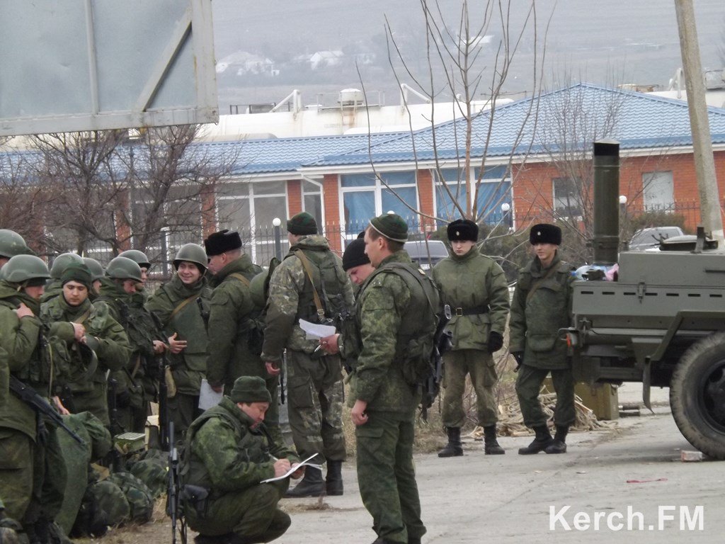 Через Керченскую переправу в Крым въезжают российские военные машины  (видео) » Керчь.ФМ - вся правда о Керчи, новости Керчи