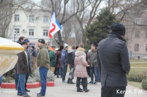 Новости » Общество: Митинг в Керчи переместился под исполком