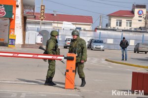 Новости » Общество: БТРы на паромной переправе в Керчи не обнаружены