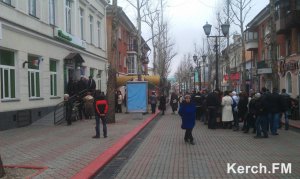 Новости » Общество: Керчане штурмуют банки