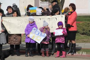 Новости » Общество: В Керчи 8 марта женщины митинговали  за мир