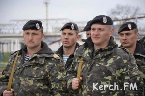 Новости » Общество: Керченским морпехам предлагают сдаться до референдума