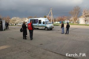 Новости » Криминал и ЧП: В Керчи трое прятали наркотики в маршрутке (видео)