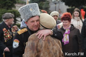 Новости » Культура: В Керчь прибыли участники автопробега  «Сибиряки - Крыму»