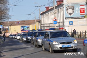 Новости » Общество: В Керчь приехали 35 экипажей полиции России