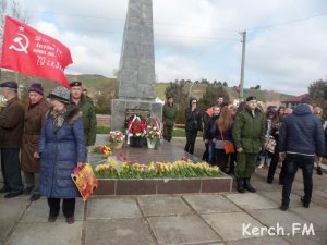 Новости » Общество » Культура: В Керчи возложили цветы к памятникам Великой Отечественной войны