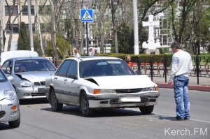 Новости » Криминал и ЧП: В Керчи столкнулись три автомобиля