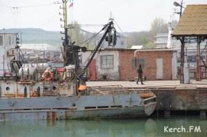 Криминал и ЧП » Права человека: Вооруженные люди в масках захватили керченское судно, - собственник