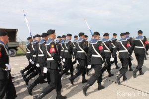 Новости » Общество: В Керчи проходит репетиция военного парада