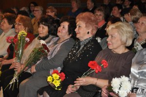 Новости » Общество: В Керчи мэр города наградил ветеранов педагогического труда