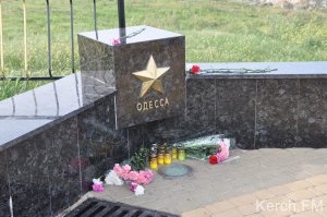 Новости » Общество: В Керчи память погибших в Одессе почтили на горе Митридат