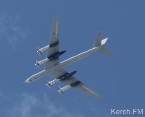 Новости » Общество: Над Керчью пролетело десять военных самолетов