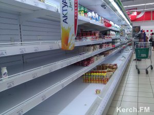 Новости » Общество: В Керчи в супермаркетах выросли цены на продукты, некоторых  товаров нет