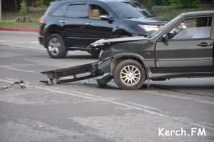 Новости » Криминал и ЧП: В Керчи две легковушки не поделили дорогу: пострадали мать и ребенок