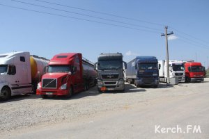 Новости » Общество: В Керчи дальнобойщики грозятся перекрыть дорогу в "Порт-терминал"