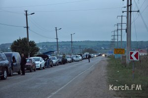 Новости » Общество: Ждать в  очереди на Керченской переправе туристы будут с комфортом, - власти