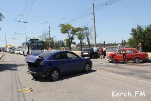 Новости » Криминал и ЧП: В Керчи на Горьковском мосту авария, пострадали трое