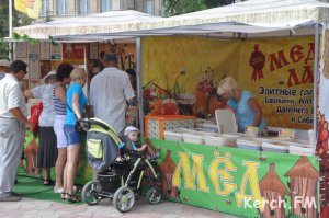 Новости » Общество: В Керчь приехал всероссийский фестиваль мёда