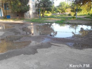 Новости » Общество: Водоканал Керчи устраняет порывы в городе