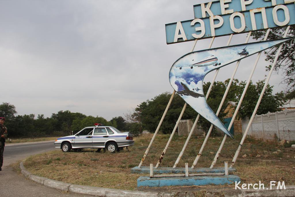 Керчь бу. Аэропорт Войково Керчь. Аэропорт Керчь СССР. Старый аэропорт Керчь. Аэропорт Керчь фото.