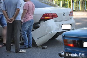 Новости » Криминал и ЧП: В Керчи «Жигули» врезались в «Volkswagen»