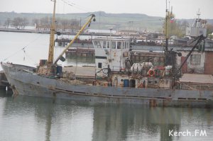 Новости » Экономика: Керченские рыбаки не могут выйти в море