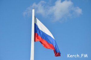 Новости » Общество: Керченские рыболовецкие суда первые в Крыму подняли российский флаг