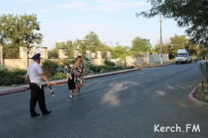 Новости » Общество: Сотрудники ГИБДД Керчи дежурят у школ города