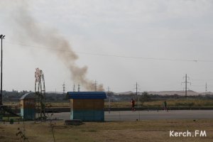 Новости » Ты репортер: В Керчи за стадионом на пустыре горела трава