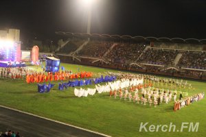 Новости » Общество » Культура: День города в Керчи закончился большим концертом