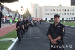 Новости » Общество: В День города обеспечивали порядок почти 200 правоохранителей