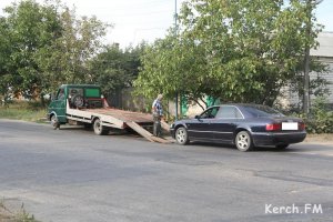 Новости » Криминал и ЧП: В Керчи задержали водителя с подозрительными документами