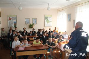 Новости » Общество: Сотрудники ГИБДД провели лекцию для детей в школе-интернате