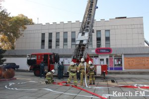 Новости » Общество: В Керчи на учениях три машины тушили пожар