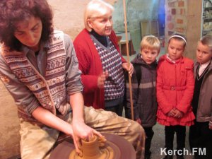 Керченским первоклассникам рассказали о музейных профессиях