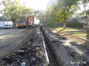 Новости » Общество: В Керчи на улице Айвазовского меняют коммуникации