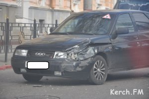 В Керчи столкнулись «Hyundai» и ВАЗ