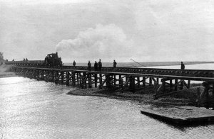 Строить мост через Керченский пролив опасно, - полпред Крыма