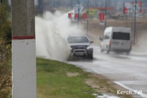 Новости » Общество: В Керчи питьевая вода снова затопила улицы