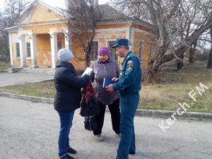 Новости » Общество: Пожарные Керчи проводят операцию «Отопление»