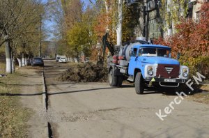 Новости » Коммуналка: На Клинковского меняют сгнивший отрезок водовода