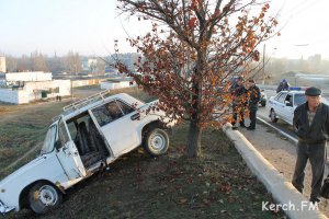 Новости » Криминал и ЧП: В Керчи ВАЗ 2101 сбил пешехода и вылетел с дороги