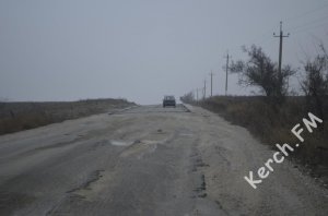 Новости » Общество: Под Керчью ремонтируют дорогу в Курортное