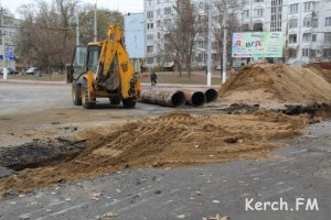 Новости » Общество: В Керчи на Горького проводят замену коллектора